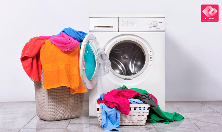 Không nên giặt quá tải, san đều quần áo trước khi giặt
