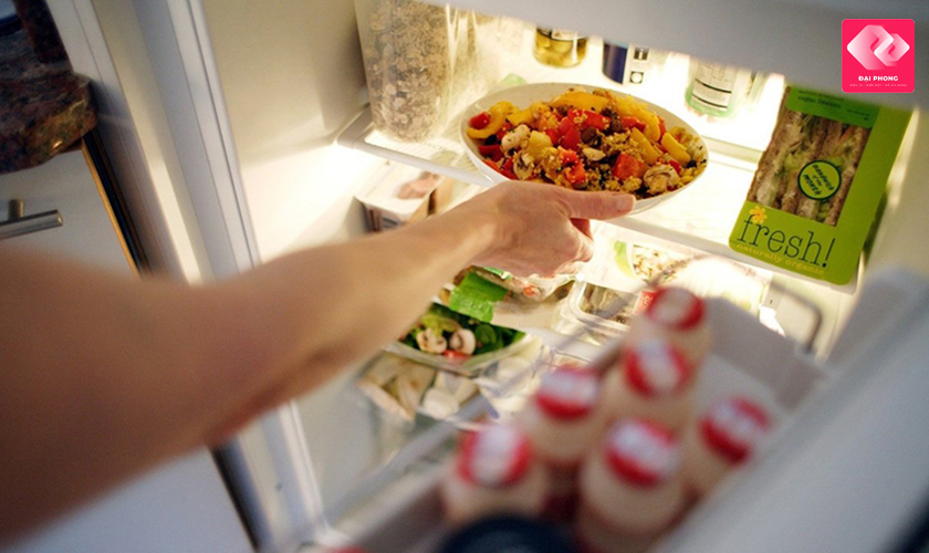 Bỏ bớt thực phẩm trong tủ lạnh Hitachi